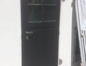 porte d'entrée en planches de chêne finition peinture noire