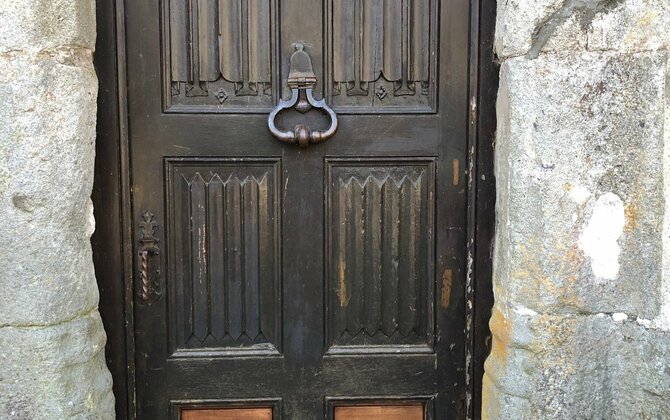 Restauration porte coté Nord Château Auzers AVANT /APRES