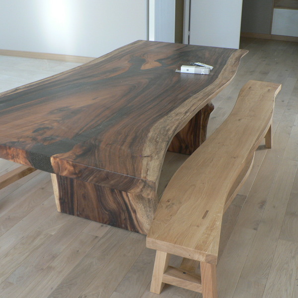 table en saman (bois exotique) et banc en chêne