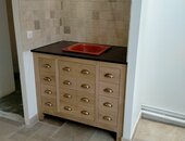 meuble de salle de bain en chêne massif finition vernis naturel plan de travail en céramique dekton SIRIUS