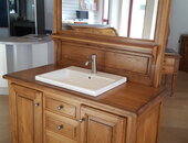meuble salle de bain en chêne massif avec miroir. finition teintée.