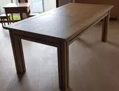 table chêne massif 2 ml + rallonges centrales de 50 cm incrustation laque noir mat